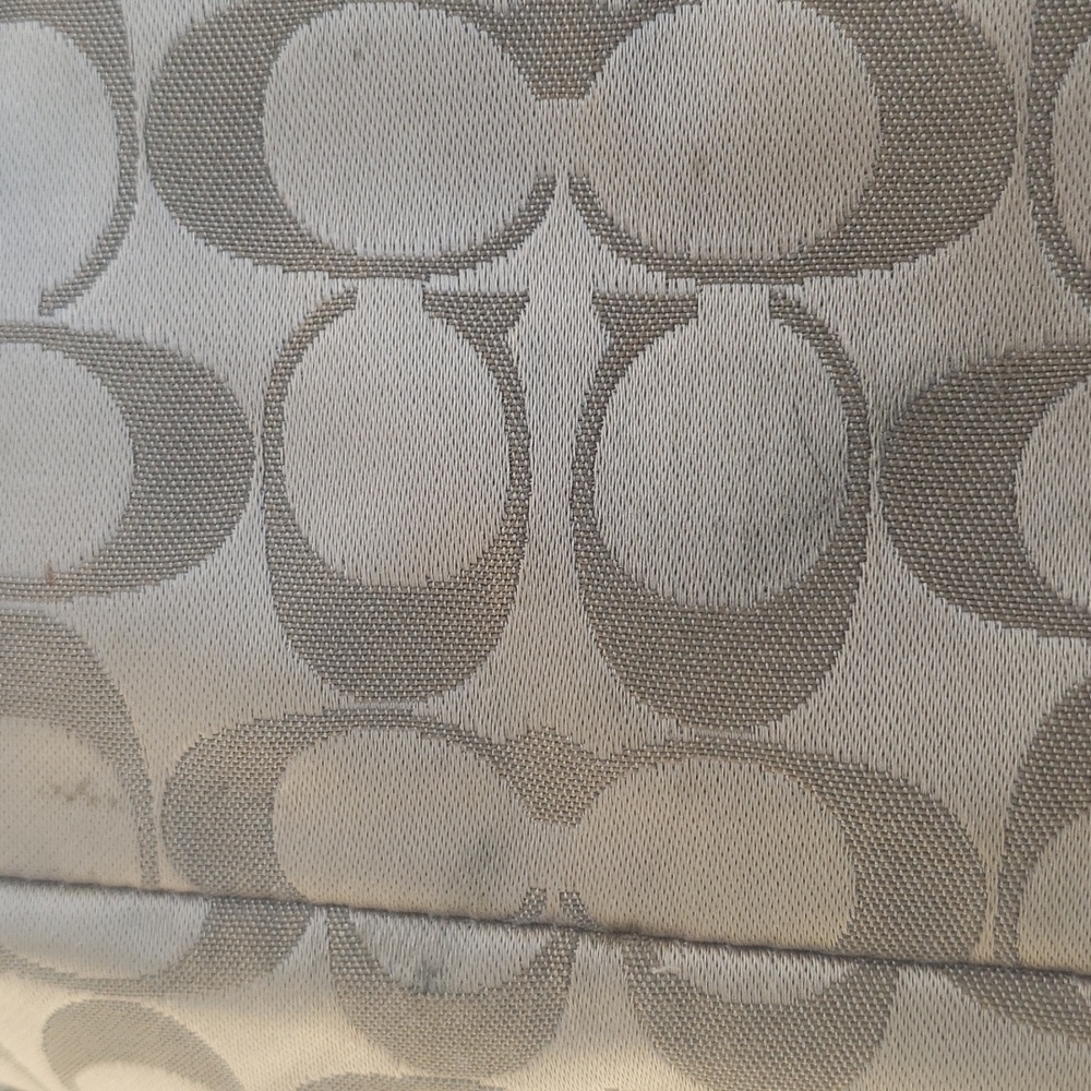 Handbag - Picture 8 of 10